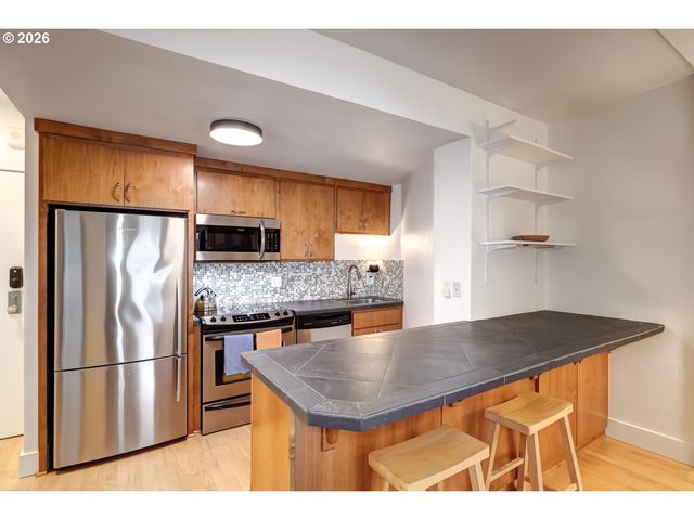 1829 Nw LOVEJOY St 103, Portland, OR 97209