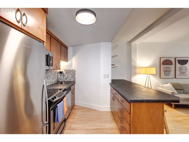 1829 Nw LOVEJOY St 103, Portland, OR 97209