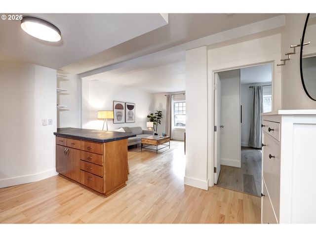 1829 Nw LOVEJOY St 103, Portland, OR 97209