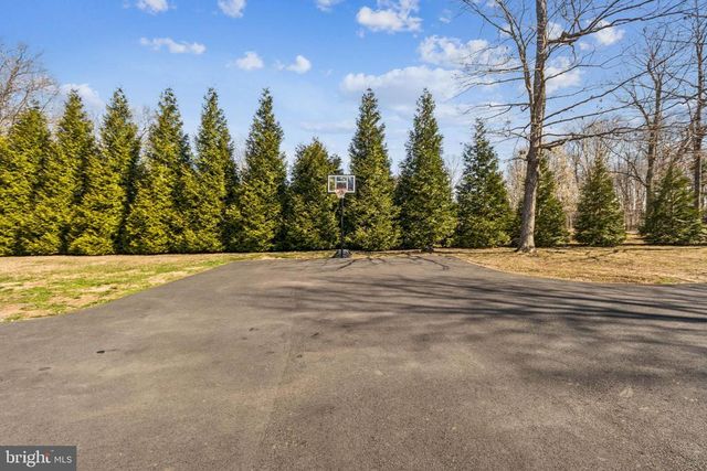 8174 BLACK WALNUT RUN RD, Rhoadesville, VA 22542