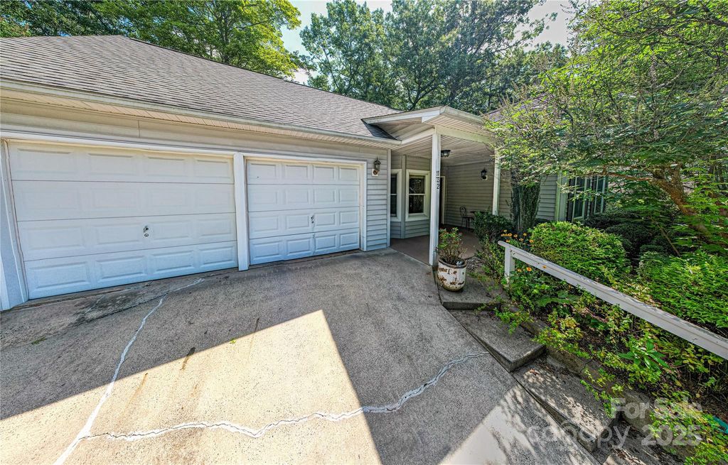132 Fox Cross Drive, Brevard, NC 28712
