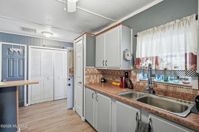 142 W Aliso Drive, Green Valley, AZ 85614