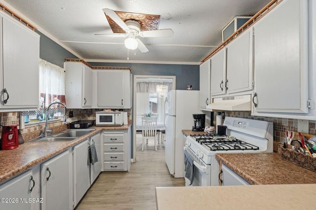 142 W Aliso Drive, Green Valley, AZ 85614