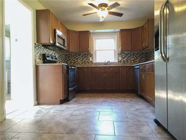 820 Peach Boulevard, Willoughby, OH 44094