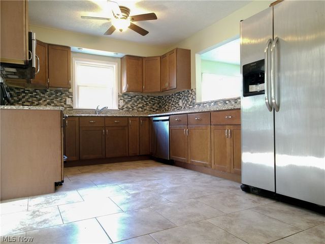 820 Peach Boulevard, Willoughby, OH 44094