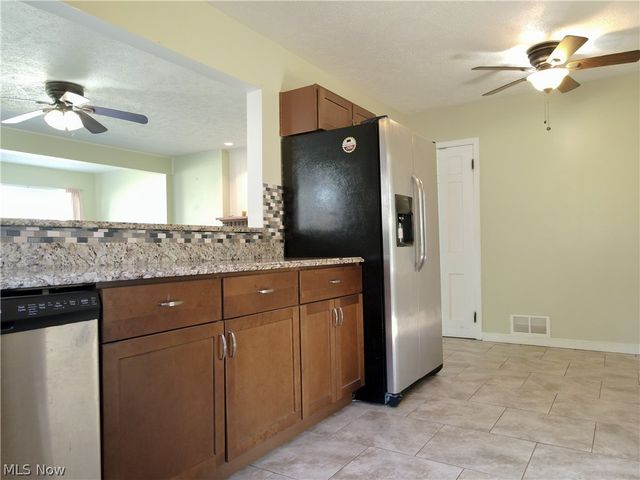 820 Peach Boulevard, Willoughby, OH 44094