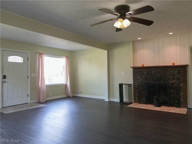 820 Peach Boulevard, Willoughby, OH 44094