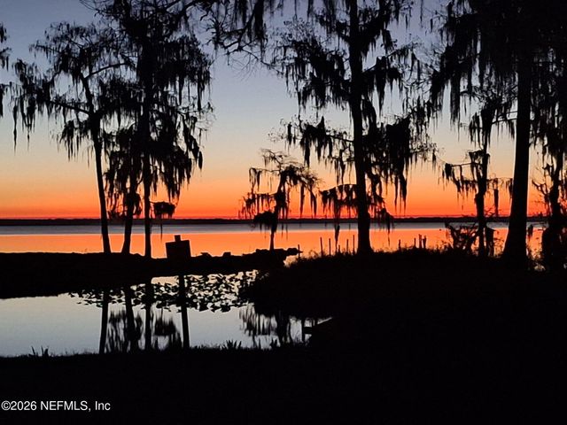 213 E CHAR Lane, Crescent City, FL 32112