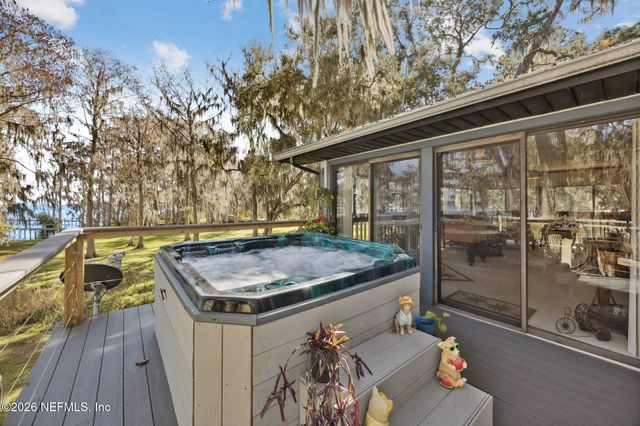 213 E CHAR Lane, Crescent City, FL 32112