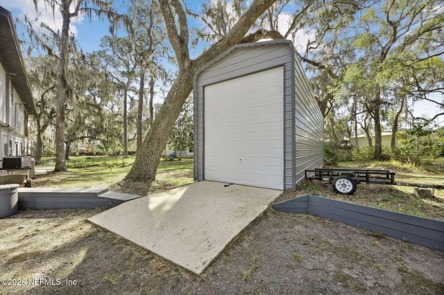 213 E CHAR Lane, Crescent City, FL 32112