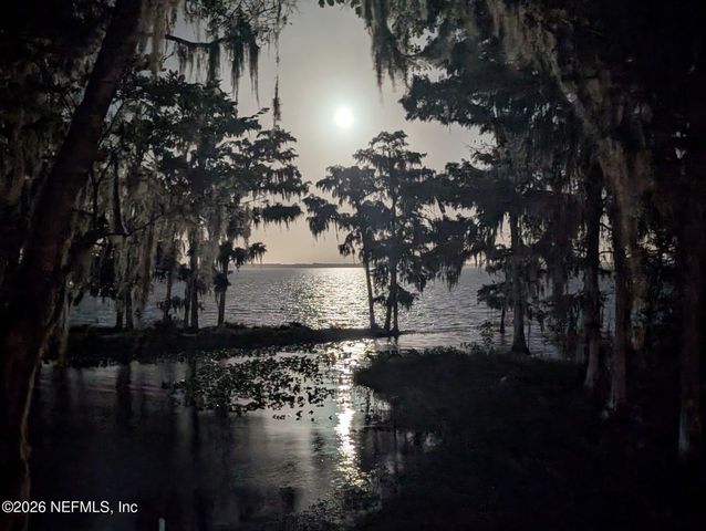 213 E CHAR Lane, Crescent City, FL 32112