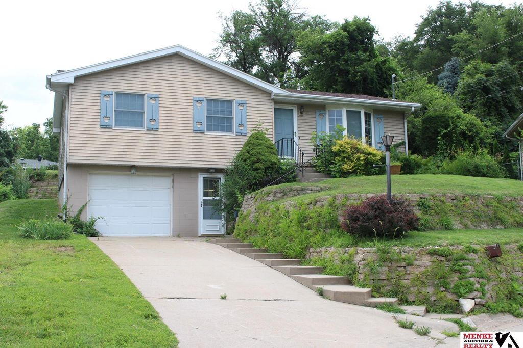 27 Bonnie Brae Circle, Council Bluffs, IA 51503