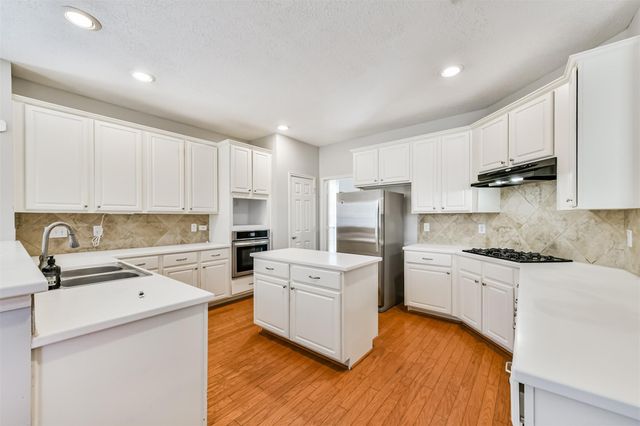 2621 Drift Wood Lane, Seabrook, TX 77586