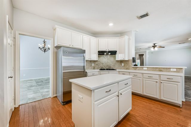 2621 Drift Wood Lane, Seabrook, TX 77586