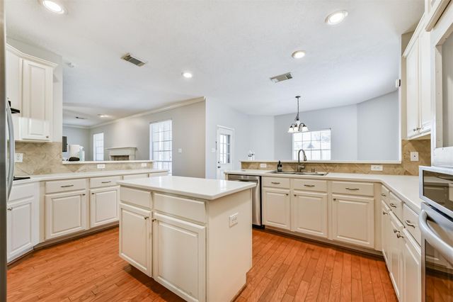 2621 Drift Wood Lane, Seabrook, TX 77586