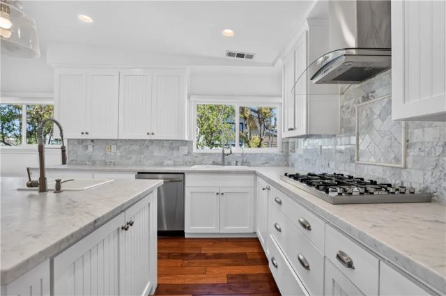 9 Curl, Corona Del Mar, CA 92625