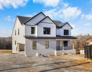 983 Palmyra Rd, Clarksville, TN 37040