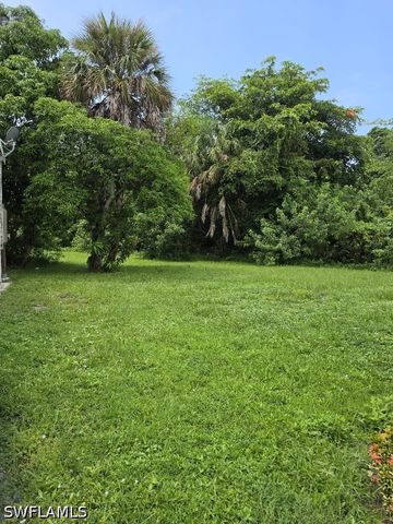 2455 Thomasson DR B, Naples, FL 34112