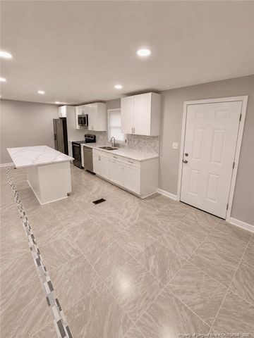 107 S 1st Street, Maxton, NC 28364
