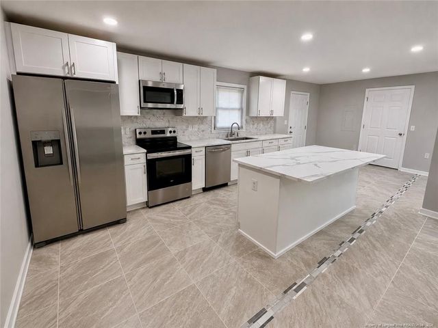 107 S 1st Street, Maxton, NC 28364