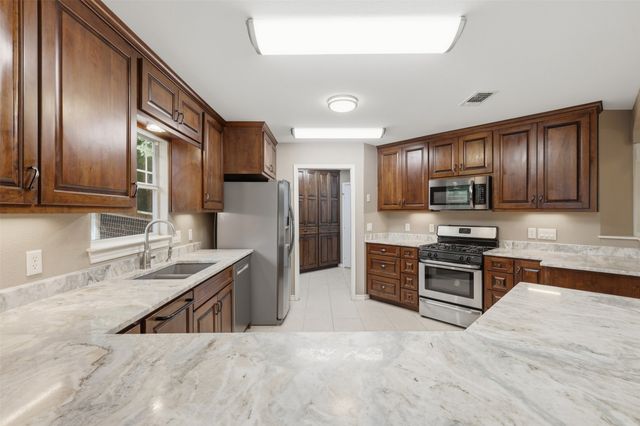 565 W El Dorado Drive, Scroggins, TX 75480