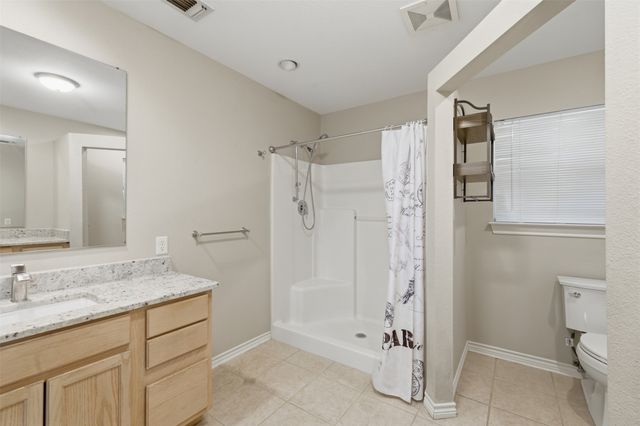 565 W El Dorado Drive, Scroggins, TX 75480