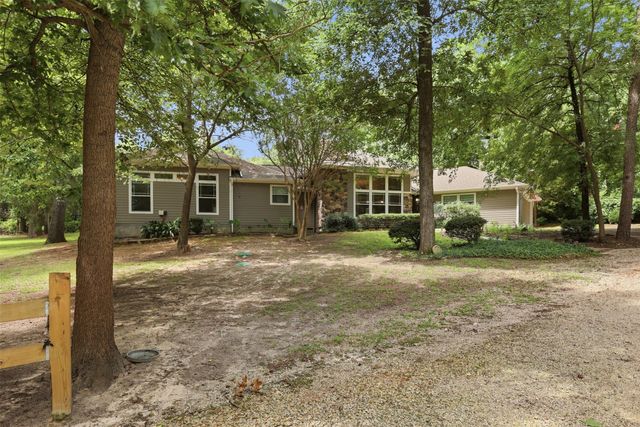 565 W El Dorado Drive, Scroggins, TX 75480