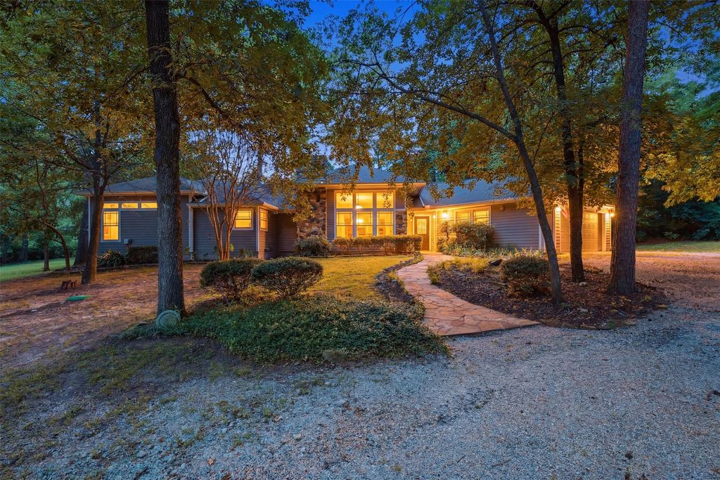 565 W El Dorado Drive, Scroggins, TX 75480