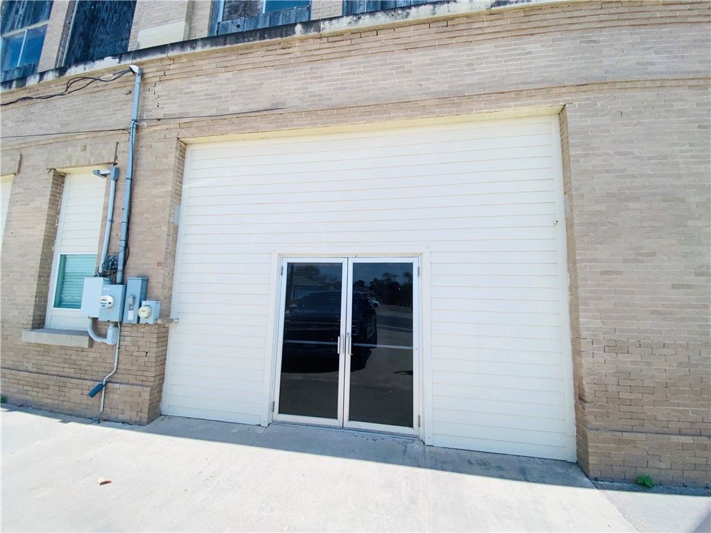 114 W Ave C, Gregory, TX 78359 — photo 2