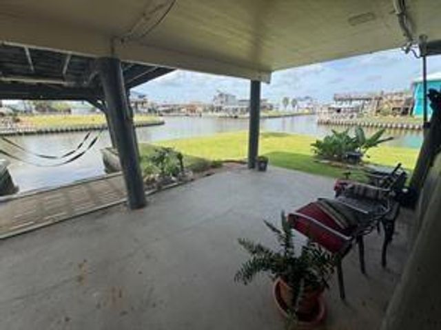 1571 Blue Water Drive, Freeport, TX 77541