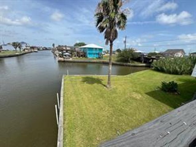 1571 Blue Water Drive, Freeport, TX 77541