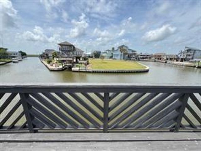 1571 Blue Water Drive, Freeport, TX 77541