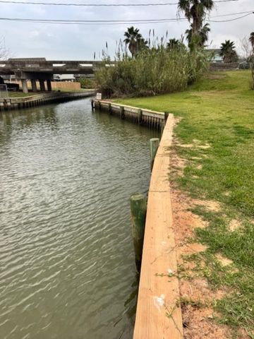 1571 Blue Water Drive, Freeport, TX 77541