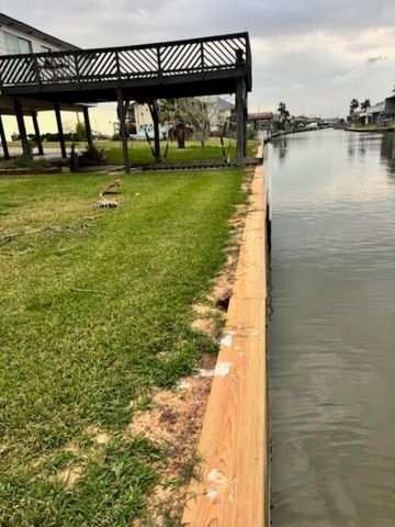 1571 Blue Water Drive, Freeport, TX 77541