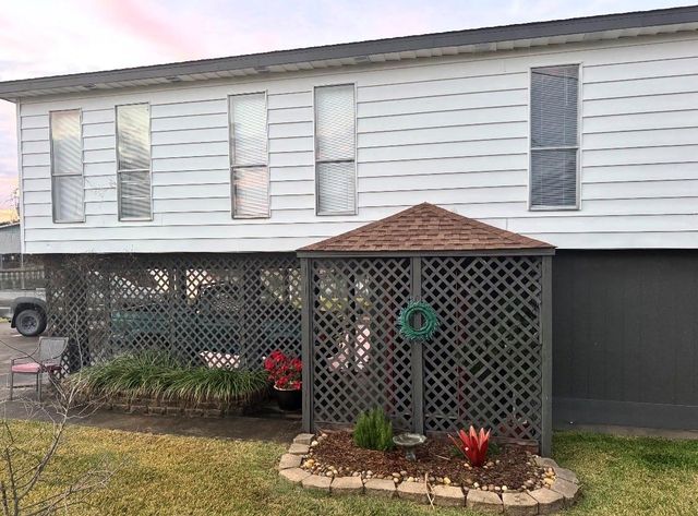 1571 Blue Water Drive, Freeport, TX 77541