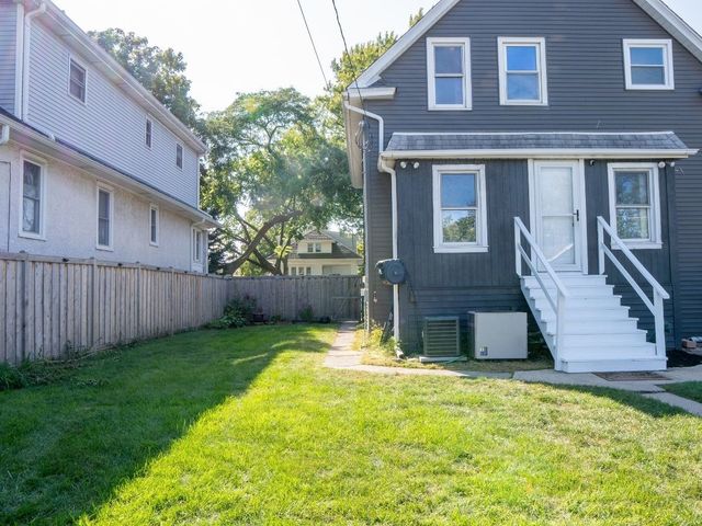 1124 Lathrop Avenue, Forest Park, IL 60130