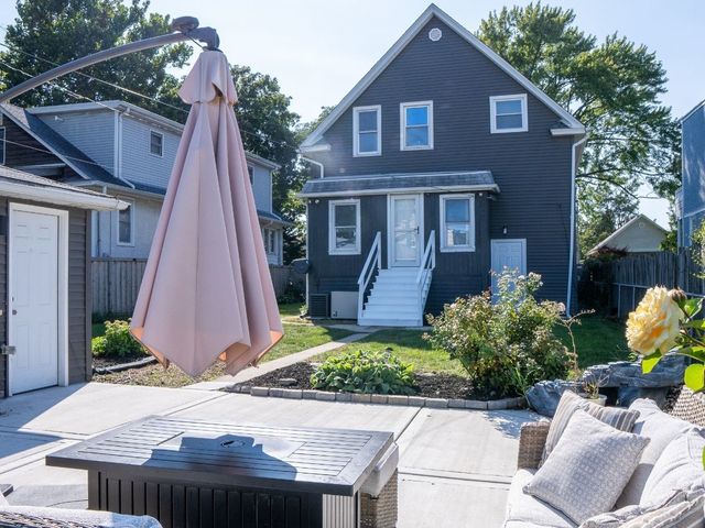 1124 Lathrop Avenue, Forest Park, IL 60130