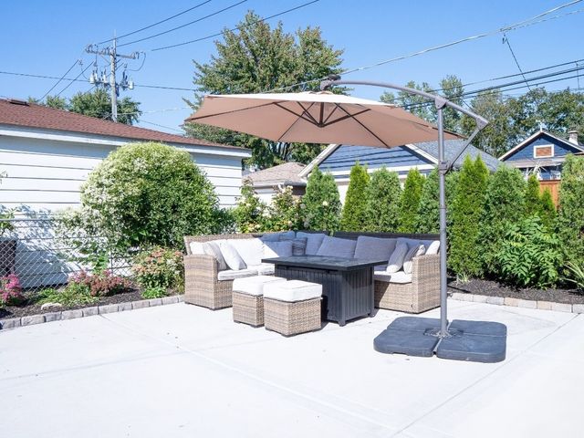 1124 Lathrop Avenue, Forest Park, IL 60130