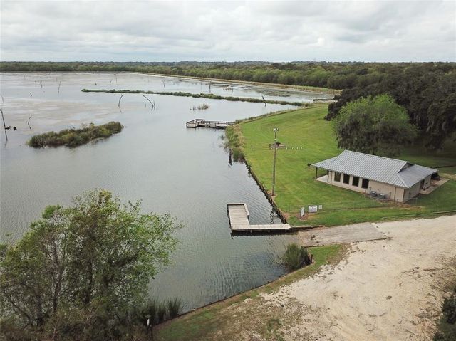 275 Horse Shoe Trail, Angleton, TX 77515