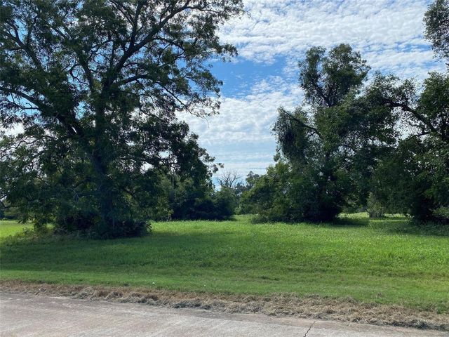 275 Horse Shoe Trail, Angleton, TX 77515