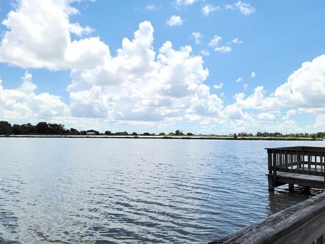 275 Horse Shoe Trail, Angleton, TX 77515