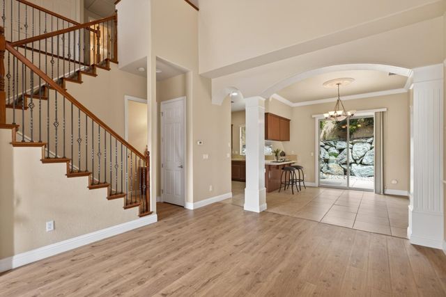 8221 Ashcrest Ln, Fair Oaks, CA 95628