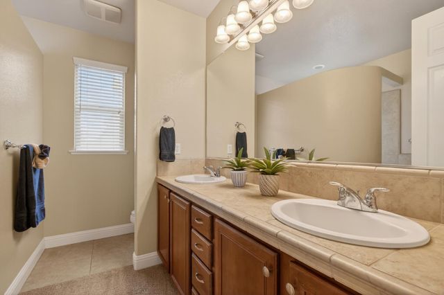 8221 Ashcrest Ln, Fair Oaks, CA 95628