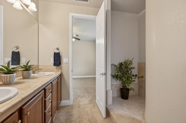 8221 Ashcrest Ln, Fair Oaks, CA 95628