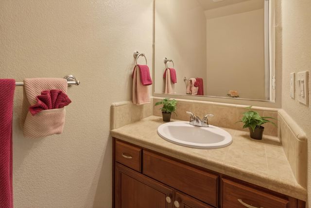 8221 Ashcrest Ln, Fair Oaks, CA 95628