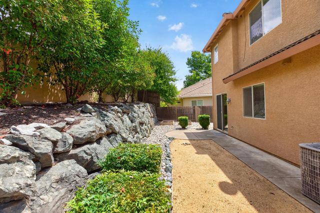 8221 Ashcrest Ln, Fair Oaks, CA 95628
