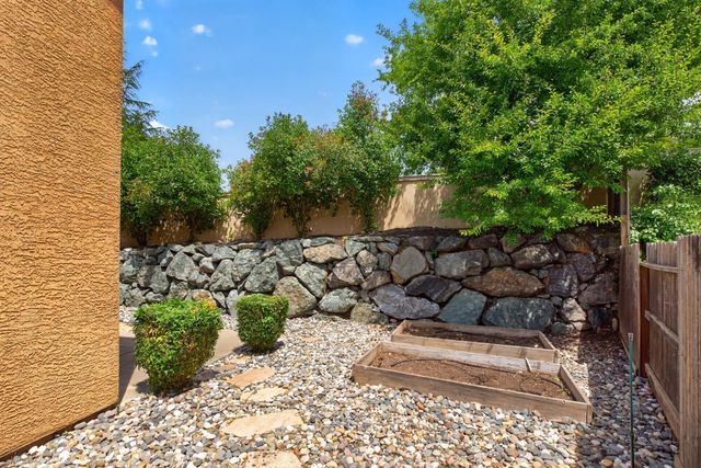 8221 Ashcrest Ln, Fair Oaks, CA 95628