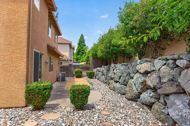 8221 Ashcrest Ln, Fair Oaks, CA 95628