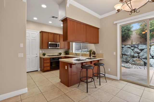 8221 Ashcrest Ln, Fair Oaks, CA 95628