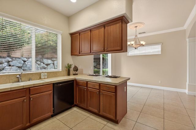 8221 Ashcrest Ln, Fair Oaks, CA 95628